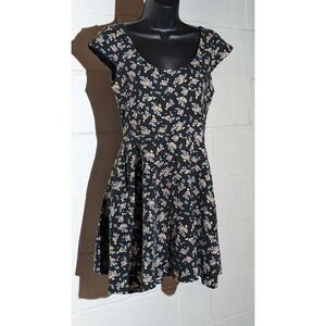 Lauren Conrad Floral Print Skater Dress Black Fit & Flare Short Sleeve Medium